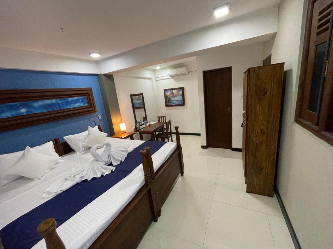 Rush City Hotel แคนดี้ ภายนอก รูปภาพ