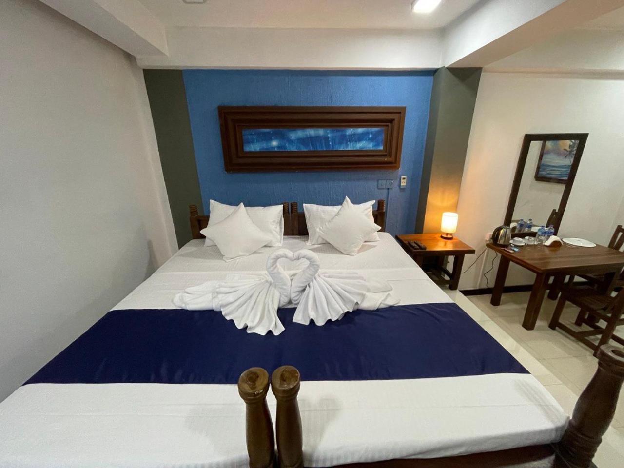 Rush City Hotel แคนดี้ ภายนอก รูปภาพ
