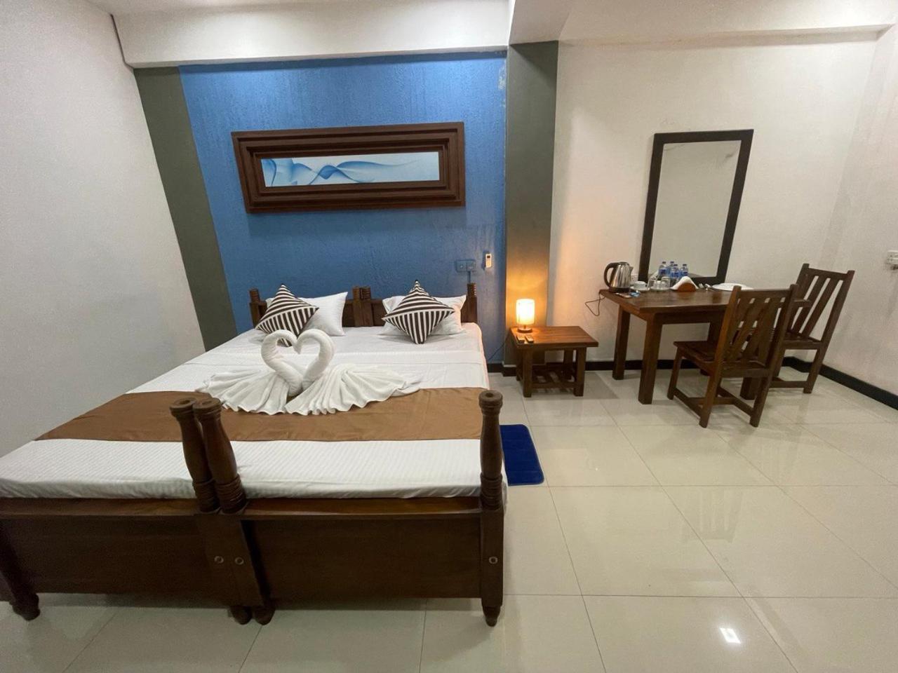Rush City Hotel แคนดี้ ภายนอก รูปภาพ