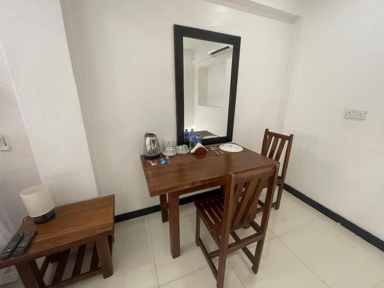 Rush City Hotel แคนดี้ ภายนอก รูปภาพ