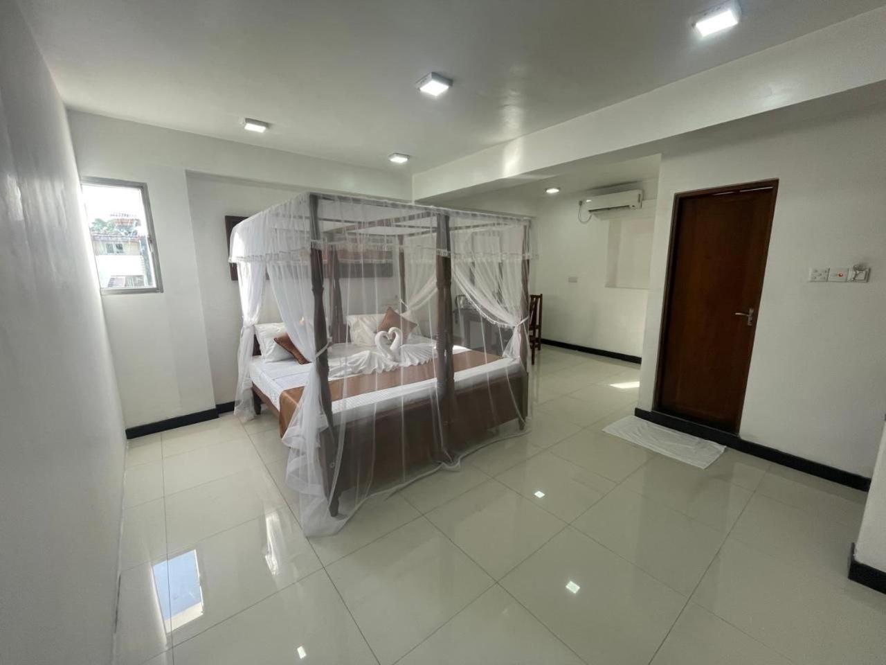 Rush City Hotel แคนดี้ ภายนอก รูปภาพ