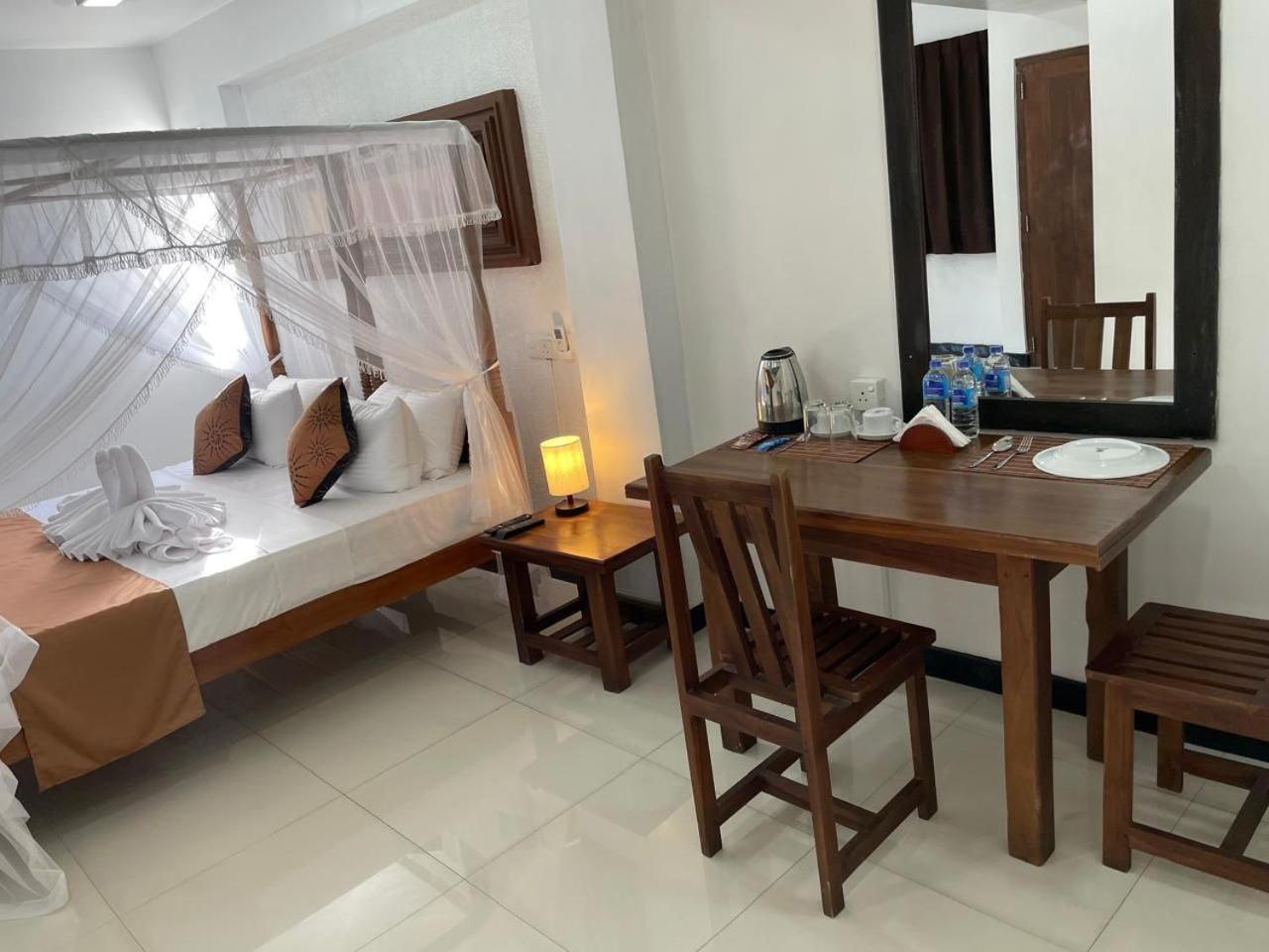 Rush City Hotel แคนดี้ ภายนอก รูปภาพ